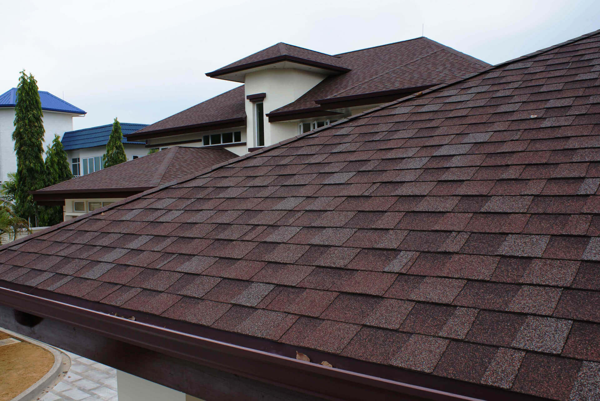 Types of sloped roof coverings + their advantages
