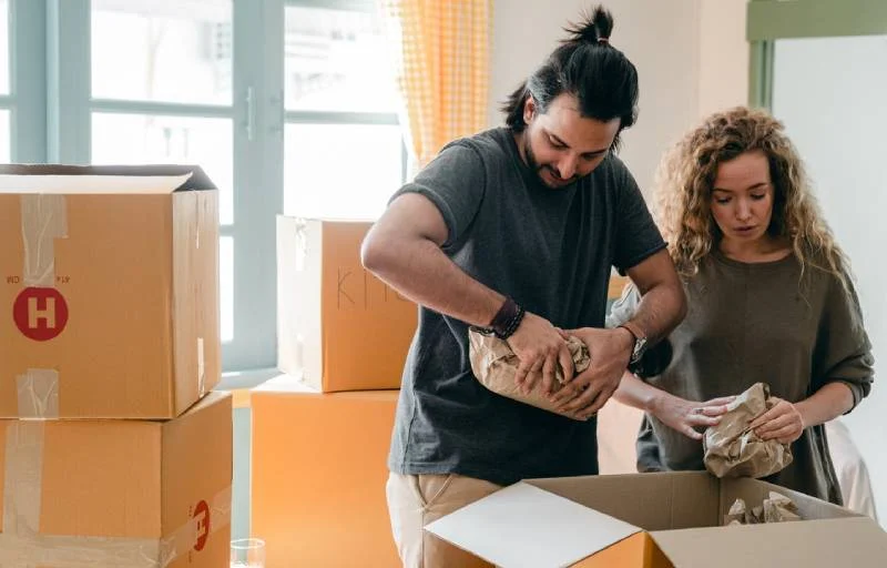 Which is correct, moving furniture or moving furniture