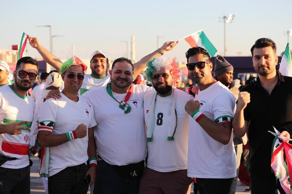 رفتار عجیب قطری‌ها و انتقال تماشاگران ایران به طبقه دوم  اسطوره فوتبال آرژانتین تماشاگر دیدار نیمه نهایی+فیلم