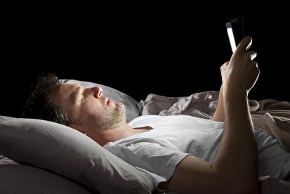 تنها دو شب کم‌خوابی می‌تواند باعث احساس پیری در شما شود
