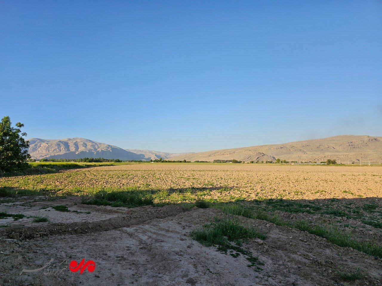 هبه زمین اطراف دروازه کوروش/ حفاظت یگان از تل آجری