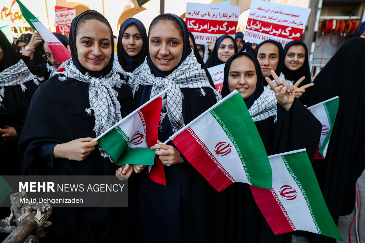 ملت استکبارستیز ایران به دشمن پاسخی قاطع دادند/میزبانی بسیج شهرداری از راهپیمایان - خبرگزاری مهر | اخبار ایران و جهان