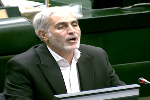 رنجبر: باید در قوانین و مقررات از حقوق کارگران حمایت شود