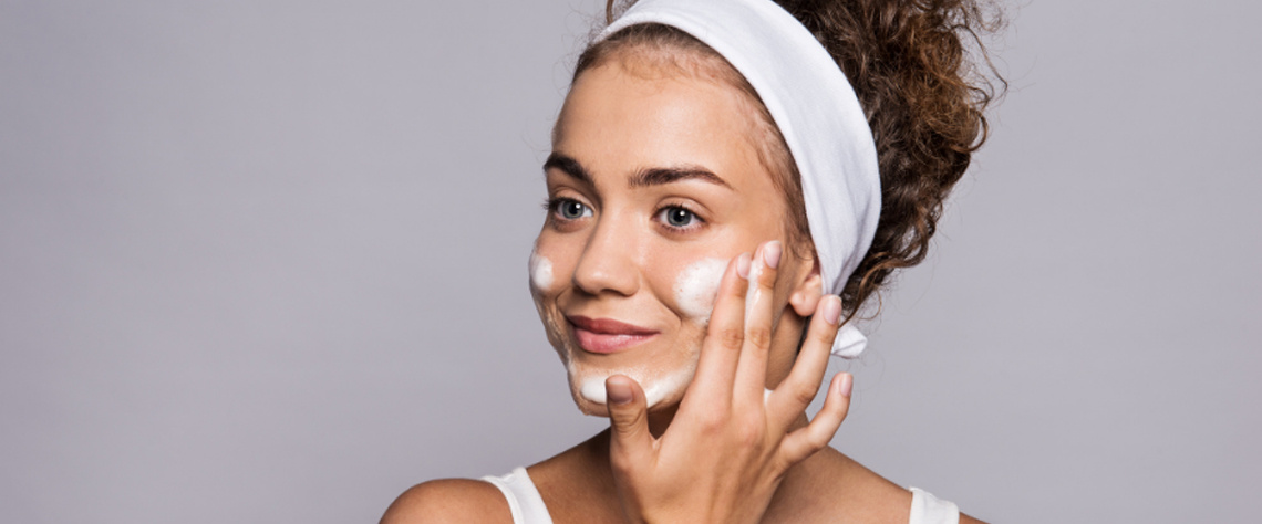 مزایای بلندمدت استفاده از لایهبرداری ملایم و کرم سیلکر