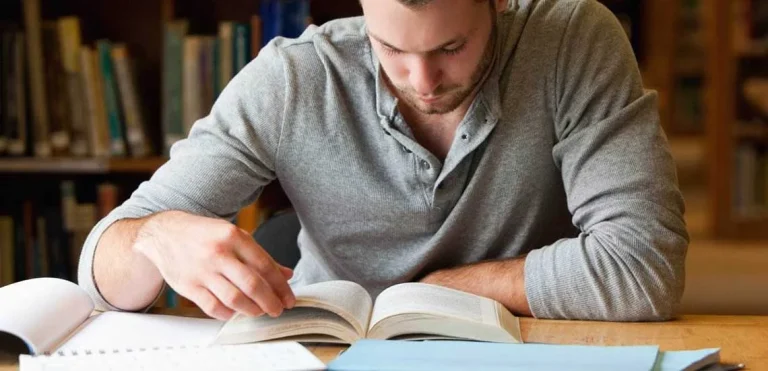 اهمیت مطالعه رفرنس‌های مرجع برای قبولی در آزمون دستیاری